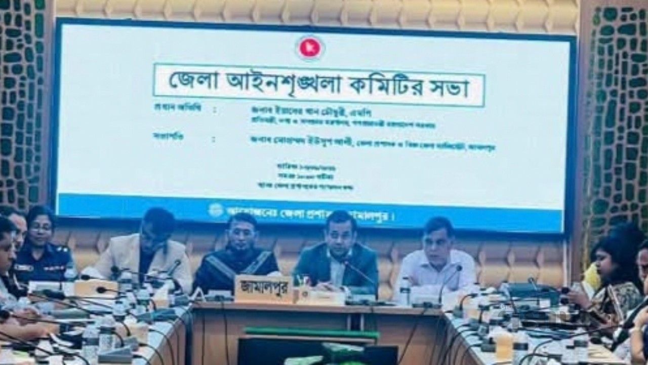 দেশে সারের সংকট নেই, বিতরণে মনিটরিং জোরদারের নির্দেশ তথ্য প্রতিমন্ত্রীর