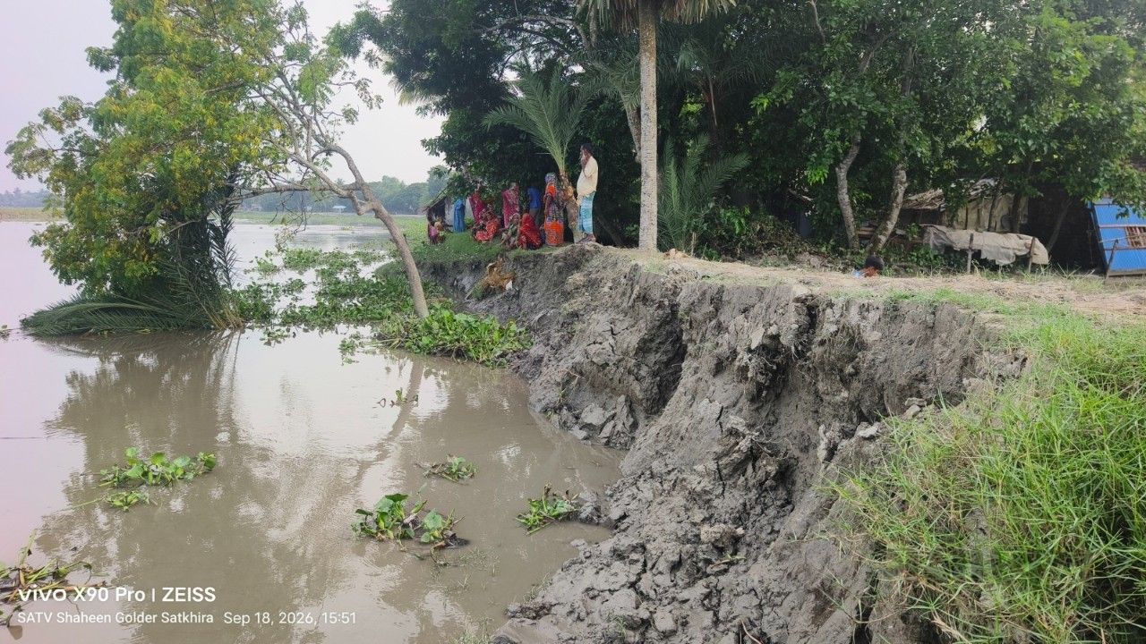 কপোতাক্ষ নদের পাড়ে এখন শুধুই ভিটেমাটি হারানোর আতঙ্ক