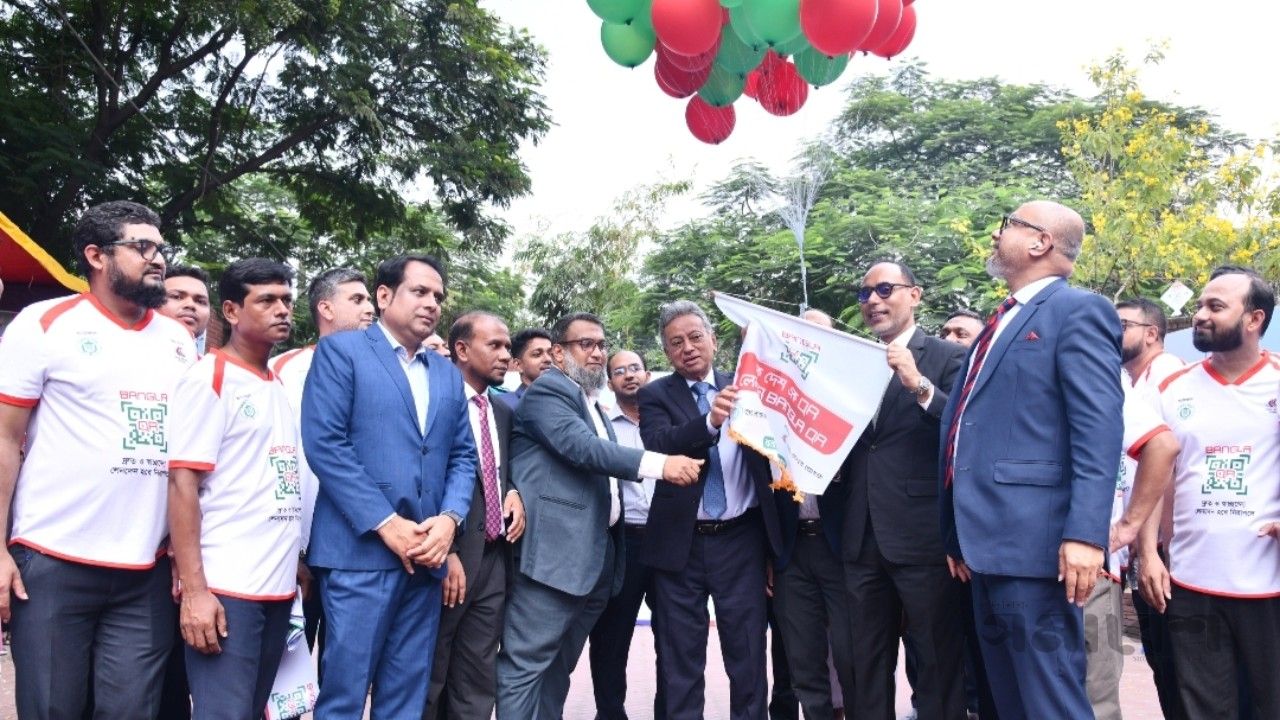 ক্যাশলেস বাংলাদেশ গড়তে 'বাংলা কিউআর' -- অর্থ মন্ত্রী আমির খসরু