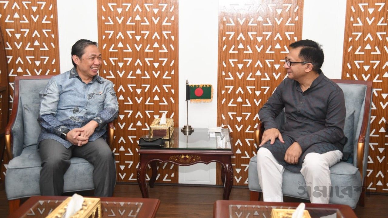 বাণিজ্য ঘাটতি কমাতে ওষুধ ও তৈরি পোশাকের বাজার সম্প্রসারণে জোর বাণিজ্যমন্ত্রীর