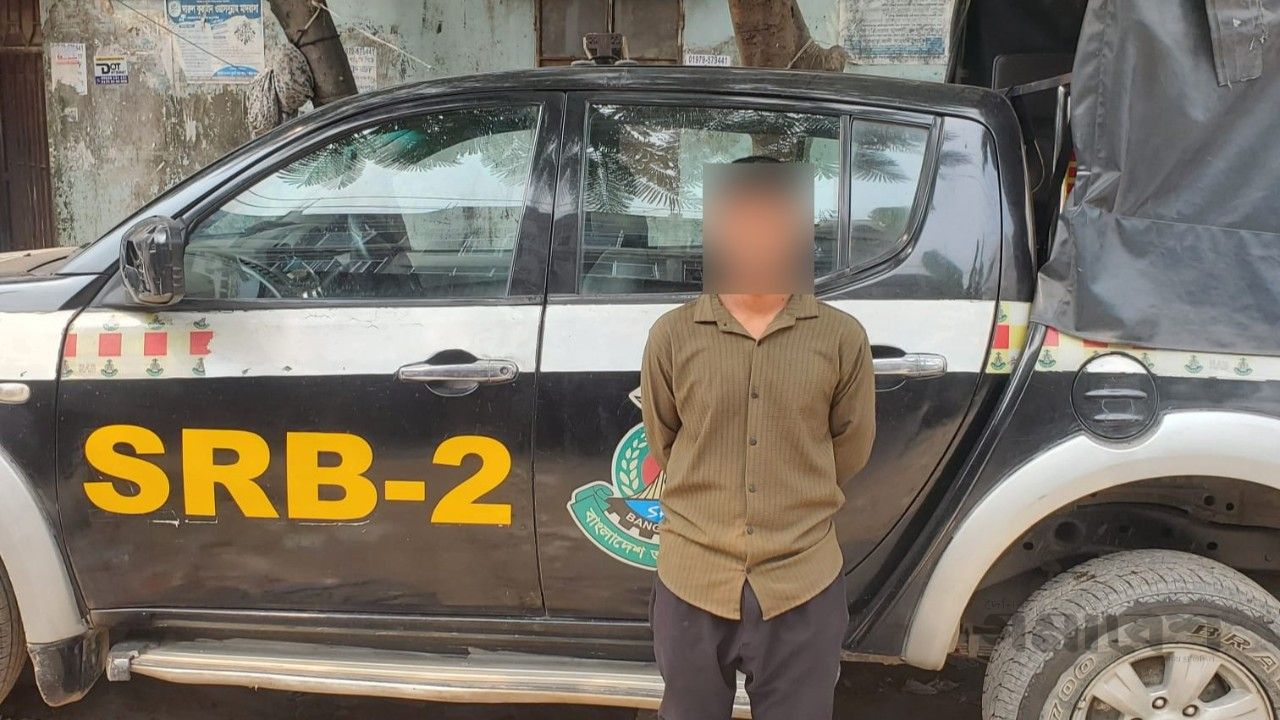 ধর্ষন মামলার আসামী মোঃ কামাল হোসেন (৫০)’কে আটক করেছে এসআরবি-২