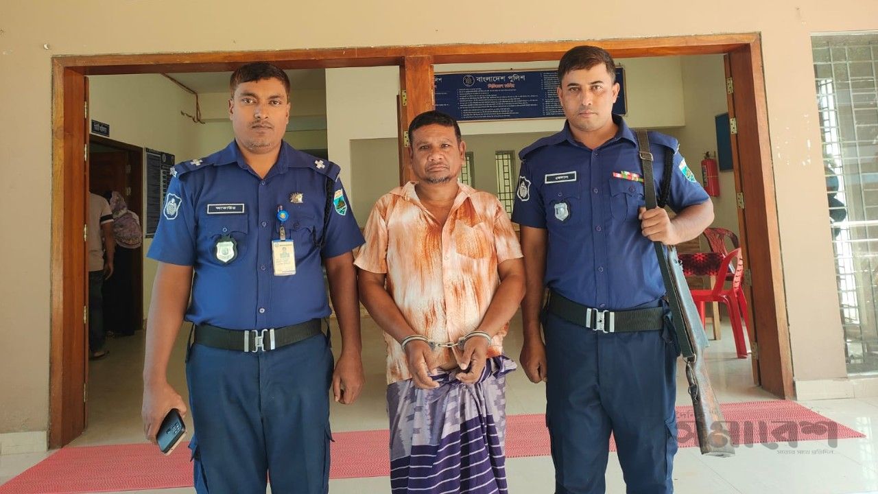 মহাদেবপুরে কুখ্যাত চোরাকারবারী ও মাদক সম্রাট বদি আটক