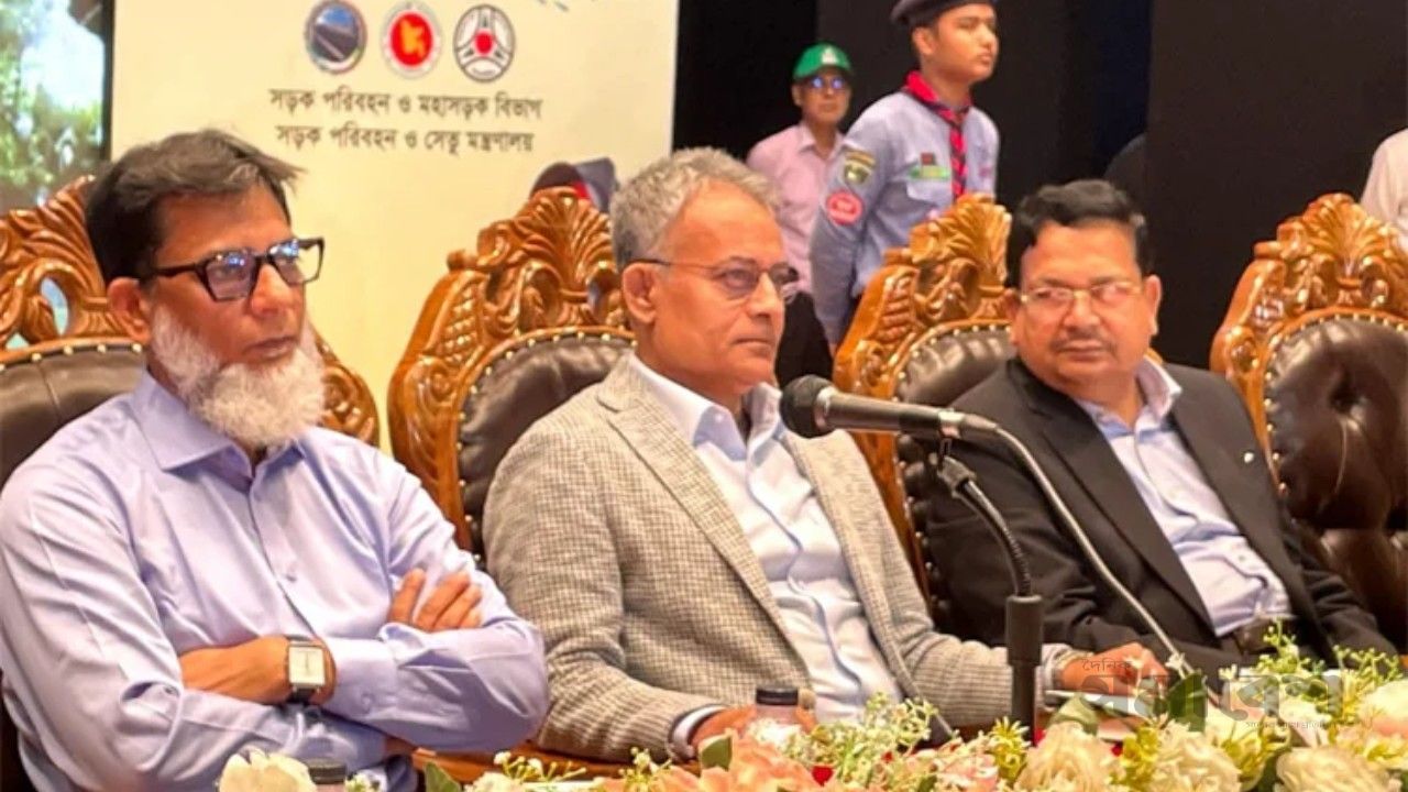 সড়ক দুর্ঘটনা রোধে দোষারোপ নয়, সমন্বিত উদ্যোগ চান সড়ক মন্ত্রী শেখ রবিউল আলম