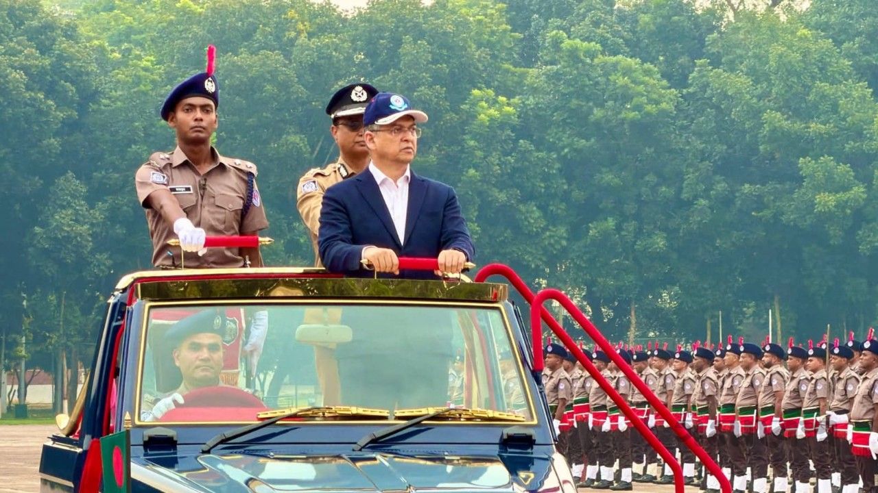 দক্ষ, আধুনিক ও পেশাদার পুলিশ বাহিনী গড়ে তুলতে সরকার বদ্ধপরিকর: স্বরাষ্ট্রমন্ত্রী